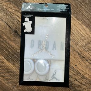 Jordan 3 piece infant set